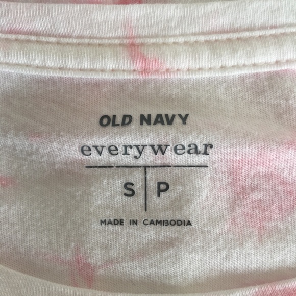 Old Navy Minimalist Pink Tie-Dye T-shirt - Picture 5 of 5